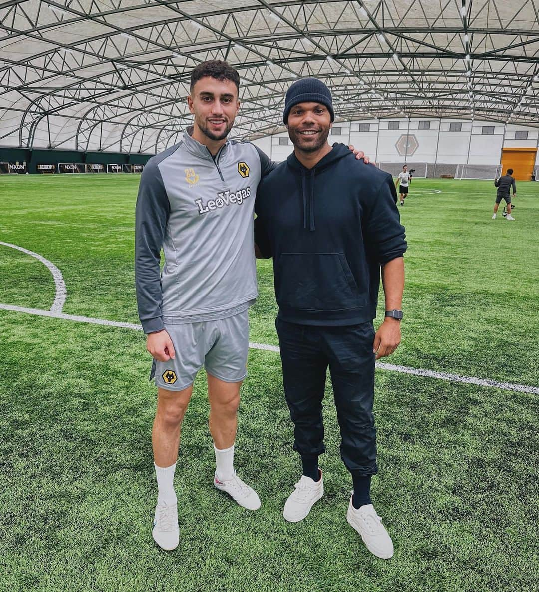 ジョリオン・レスコットのインスタグラム：「Defending 🧠  Great to catch up with @maximiliankilman @wolves 🐺🟠」