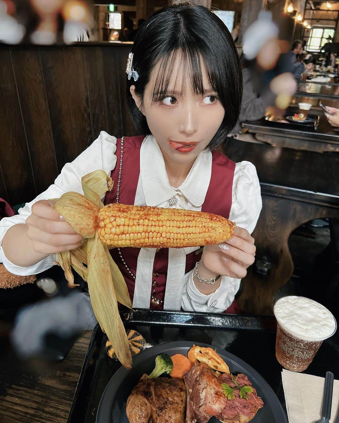 JILLさんのインスタグラム写真 - (JILLInstagram)「食欲の秋…🌽🍁🍂 ⁡トウモロコシめちゃくちゃ挟まって絶望した🦷  #cosplayer  #coser  #cosplaygirl #instagravur #japanesegirlspic #오타쿠 #코스프레 #그라비아 #비키니모델 #コスプレイヤー #ポートレート #コスプレ #グラビアアイドル #写真集 #ポートレート #ショートカット女子  #ハリポタコーデ  #usjハロウィン」10月27日 18時54分 - jill_g.e