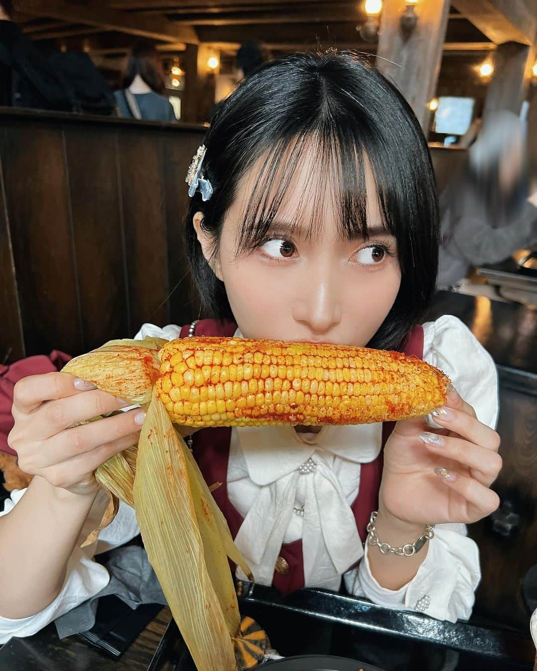 JILLのインスタグラム：「食欲の秋…🌽🍁🍂 ⁡トウモロコシめちゃくちゃ挟まって絶望した🦷  #cosplayer  #coser  #cosplaygirl #instagravur #japanesegirlspic #오타쿠 #코스프레 #그라비아 #비키니모델 #コスプレイヤー #ポートレート #コスプレ #グラビアアイドル #写真集 #ポートレート #ショートカット女子  #ハリポタコーデ  #usjハロウィン」