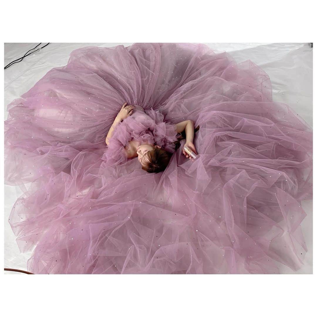 辻希美さんのインスタグラム写真 - (辻希美Instagram)「今日もilluNの🌙撮影でした😉💕💕✨" ドレスが最高に綺麗で可愛いかったです🥹💕💕✨✨  #辻希美プロデュースブランドilluN #illuN #🌙🌙🌙」10月27日 18時56分 - tsujinozomi_official