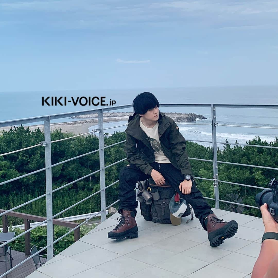 VOICE Newtypeのインスタグラム：「・ 「ボイスニュータイプ」のWEBサイト[KIKI]で連載中 声優・ #天﨑滉平 さんによる「天﨑滉平の春夏秋冬、キャンプ旅」 本日は第6回のオフショットを記事の公開に先駆け先行公開📸  .  #キャンプ の醍醐味でもある #春夏秋冬 、 #四季折々 の #風景 を 天﨑さんがキャンプをする様子とともに読者に届ける #フォト ＆ #コラム 連載です。 毎月、天﨑さん自身の言葉でキャンプの楽しさや醍醐味などを綴ります。  .  第6回の公開は来週中を予定しています！ お楽しみにお待ちください🤭🍀  先月公開された第5回「 #ハンバーガー プレート🍔 」の記事は こちらからチェック👇 https://kiki-voice.jp/journal/1708  .  プロフィールのURLから[KIKI]にアクセス▶@voice_newtype  連載記事は「Journal 連載」のバナーからチェックできます🥰  .  #KIKIVOICEJP #あまさキャンプ #声優 #ボイスニュータイプ #voicenewtype」