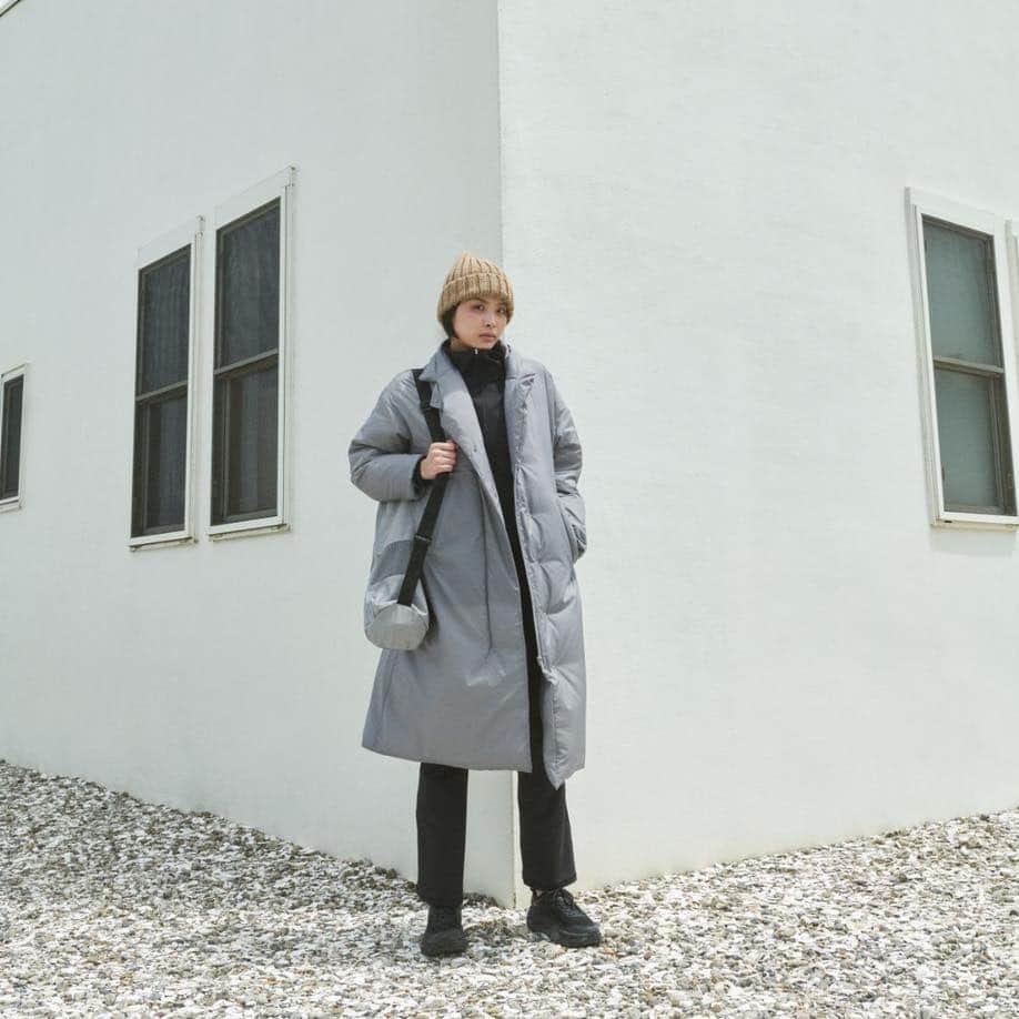 DANSKIN Japanのインスタグラム：「【WARM STYLE】  足取りも軽くなる軽量コートを羽織って冬もアクティブに。  🏷 HIGHLOFT DOWN COAT 商品型番 DC323308 ￥46,200(税込) ふわっと軽い着心地と保温性を両立した中わたコートは寒い冬に欠かせない一着です。 スタジオの行き来もいつものスタイルに羽織るだけで暖かく、ドロップショルダーで少しゆったりめのAラインシルエットなので厚手なウエアの上にも羽織りやすく日常的に着まわせます。  🏷ANYMOTION WARM JACKET 商品型番 DC523311 ￥17,600(税込) 🏷ANYMOTION WARM SLIM FLARE PANTS 商品型番 DC223305 ￥16,500(税込) 人気のANYMOTIONシリーズからストレッチ性はそのままに裏起毛で温かさを加えたWARMタイプが新登場しました。冬のランやヨガ、ワークアウトなどさまざまなスポーツにおすすめです。  本日ダンスキンブランドサイトにてWARMコンテンツ公開しました。プロフィールTOPのURLよりご覧ください。  #danskin #danskinjapan #ダンスキン #こころとからだ #わたしを生きる」