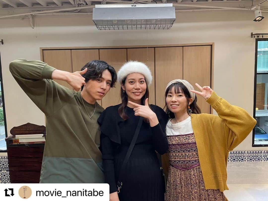 松山愛里さんのインスタグラム写真 - (松山愛里Instagram)「. 今夜第4話放送です🍚✨ 田渕くんの発言にヒヤヒヤな美容室メンバー💇‍♀️😂 お楽しみに〜🩵  @movie_nanitabe ・・・  #きのう何食べた？ season2 第4話 本日深夜24:12放送！  美容室『フォーム』メンバー✂️✨  いつもストレートな発言で 場の雰囲気をヒヤヒヤさせる田渕くん。  第4話ではそんな田渕くんの プライベートな部分も明かされます💥  放送をお楽しみに！！！  #坂東龍汰 #松山愛里 #椿弓里奈 #何食べ」10月27日 19時09分 - airi__matsuyama