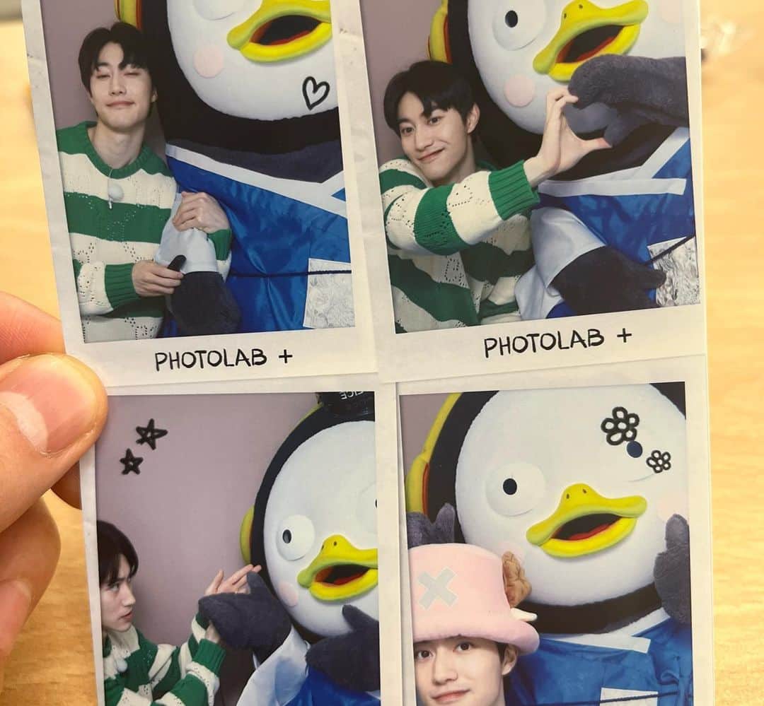 クァク・ドンヨンさんのインスタグラム写真 - (クァク・ドンヨンInstagram)「펭하 👋🏻 @giantpengsoo  나 머리 되게 작게 나옴 🐧」10月27日 19時09分 - kwakdongyeon0