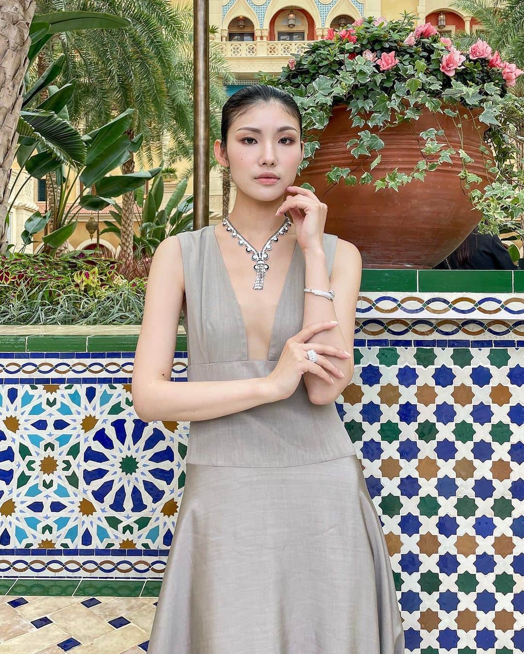 i_am_happpyのインスタグラム：「.  It was a pleasure to work with  such a wonderful brand and team❤️‍🔥 Thank you @vancleefarpels   #vancleefarpels#vancleef  #vancleefandarpels#jewelry #macau#cotai#mgmcotai」