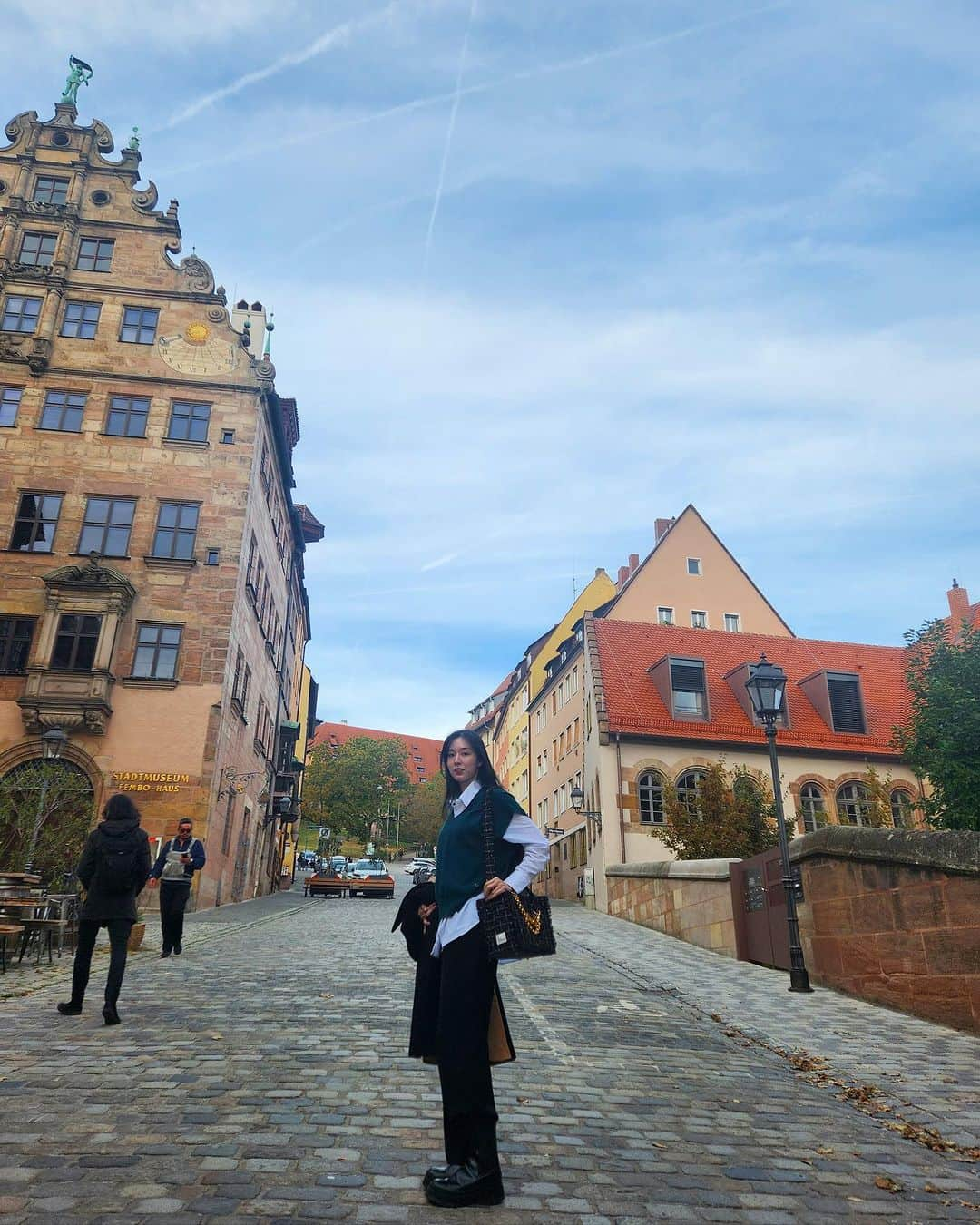 ティア さんのインスタグラム写真 - (ティア Instagram)「Running around Germany with a smile all day long ✨ Loving my new #Christ bag 🤍 독일에서 내 새 최애 가방 들고 룰루랄라! 마이 러브 #그리스도 를 이니셜로 해놓으니 더 뜻깊은 가방이 되었다 🥰  감사합니다💖✨  #지니에스크 #genesis103백 #jinnyesque #여행가방 #christ #유럽여행 #germany #europetravel #독일여행」10月27日 19時06分 - tia_0315