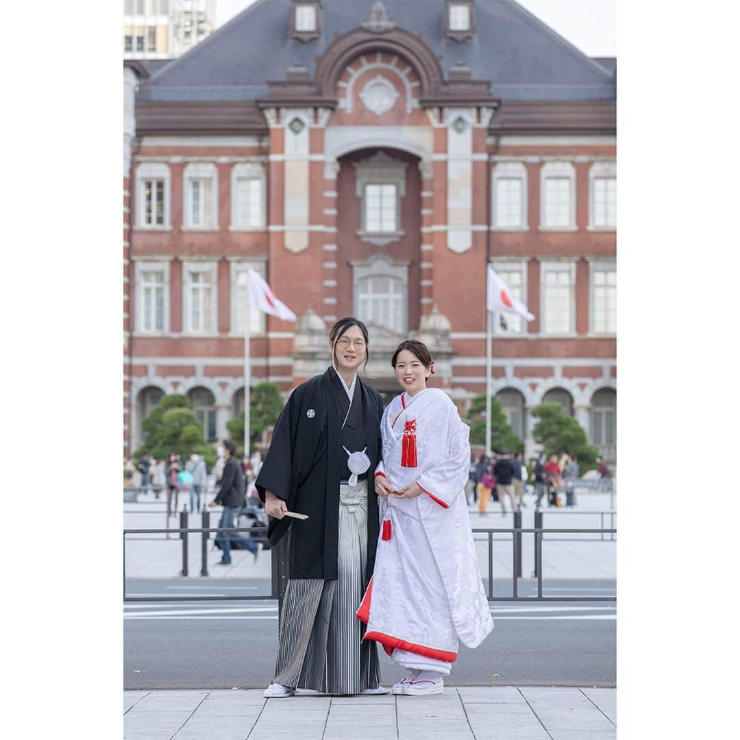 スタジオアクア浅草店さんのインスタグラム写真 - (スタジオアクア浅草店Instagram)「東京駅 和装 昨年11月下旬頃に撮影したお写真です！ 銀杏並木が綺麗に色づいていました😊 - - - - - - - - - - - - - - - - - - - - - - - ＼ご指名ありがとうございました！／ Photographer 📷 村上 舞 @zabu.deco.ph Hair and make up 💄 藤若 かおり @fujiwaka.deco.hm  - - - - - - - - - - - - - - - - - - - - - - - スタジオアクア浅草店アカウント 👉 @studioaqua_asakusa デコルテフォトグループ公式アカウント 👉 @decollte_weddingphoto - - - - - - - - - - - - - - - - - - - - - - - #デコルテフォト #撮る結婚式 #和装ロケーション #和装 #和装前撮り #白無垢 #紋付袴 #和装コーディネート #ロケーションフォト #d_weddingphoto #studioaqua #スタジオアクア #スタジオアクア浅草店 #ウェディングフォト #フォトウェディング #ブライダルフォト #ブライダルヘア #前撮り #後撮り #結婚写真 #ウェディング #プレ花嫁 #関東花嫁 #wedding #bridal #weddingphotography #weddingphotographer - - - - - - - - - - - - - - - - - - - - - - - フォトグラファー、ヘアメイク、フォトプランナー募集中！ @decollte_recruit」10月27日 19時20分 - studioaqua_asakusa