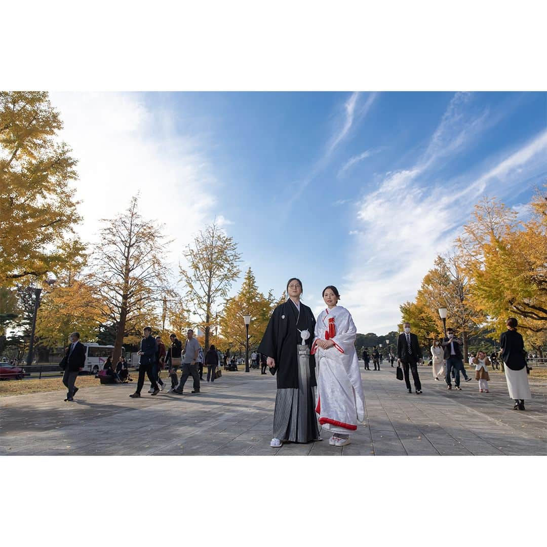 スタジオアクア浅草店のインスタグラム：「東京駅 和装 昨年11月下旬頃に撮影したお写真です！ 銀杏並木が綺麗に色づいていました😊 - - - - - - - - - - - - - - - - - - - - - - - ＼ご指名ありがとうございました！／ Photographer 📷 村上 舞 @zabu.deco.ph Hair and make up 💄 藤若 かおり @fujiwaka.deco.hm  - - - - - - - - - - - - - - - - - - - - - - - スタジオアクア浅草店アカウント 👉 @studioaqua_asakusa デコルテフォトグループ公式アカウント 👉 @decollte_weddingphoto - - - - - - - - - - - - - - - - - - - - - - - #デコルテフォト #撮る結婚式 #和装ロケーション #和装 #和装前撮り #白無垢 #紋付袴 #和装コーディネート #ロケーションフォト #d_weddingphoto #studioaqua #スタジオアクア #スタジオアクア浅草店 #ウェディングフォト #フォトウェディング #ブライダルフォト #ブライダルヘア #前撮り #後撮り #結婚写真 #ウェディング #プレ花嫁 #関東花嫁 #wedding #bridal #weddingphotography #weddingphotographer - - - - - - - - - - - - - - - - - - - - - - - フォトグラファー、ヘアメイク、フォトプランナー募集中！ @decollte_recruit」