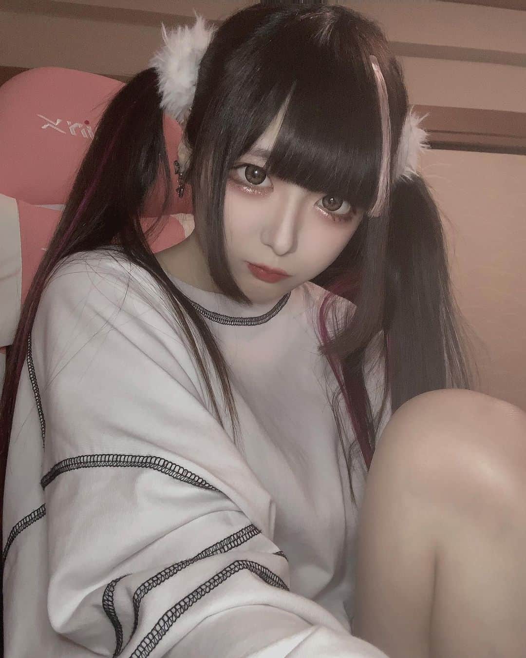 高梨あいさんのインスタグラム写真 - (高梨あいInstagram)「🖤🤍 ・ ・ ・ #自撮り #自撮り女子 #selfie #selfies  #地雷系 #地雷女子 #地雷系女子 #派手髪 #pinkhair #ハイトーンカラー #22years #22yearsold  #Japanesegirl」10月27日 19時17分 - _74nashi_