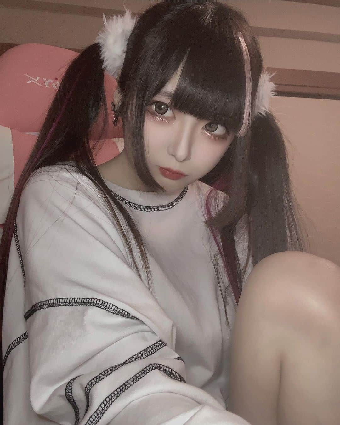 高梨あいさんのインスタグラム写真 - (高梨あいInstagram)「🖤🤍 ・ ・ ・ #自撮り #自撮り女子 #selfie #selfies  #地雷系 #地雷女子 #地雷系女子 #派手髪 #pinkhair #ハイトーンカラー #22years #22yearsold  #Japanesegirl」10月27日 19時17分 - _74nashi_