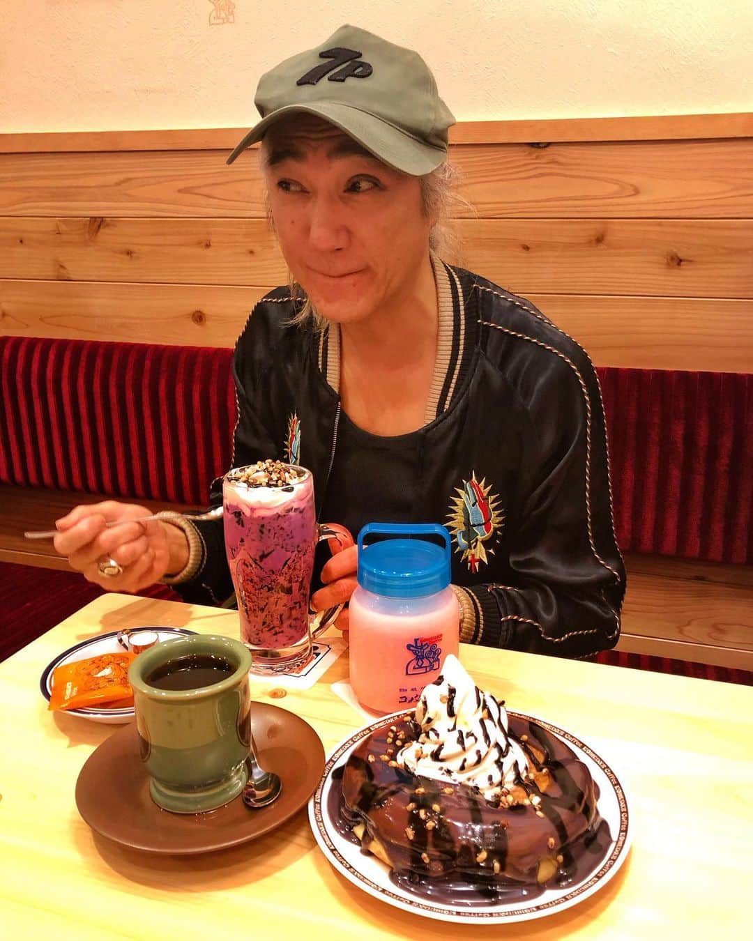 イマイアキノブのインスタグラム：「⌘ コンバンハ  高円寺より 愛をコメダ」