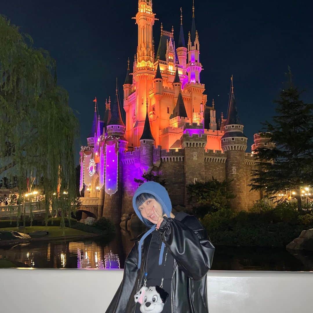 輝生かなでのインスタグラム：「夜だけふらっとディズニーハロウィン🎃   #ディズニーハロウィン  #東京ディズニーランド  #disneyland」