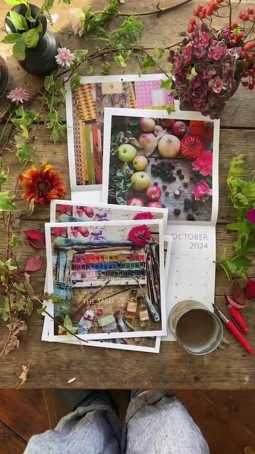 Tea and sittingのインスタグラム：「🌿🍁🍂🗓️ Opening up a box of my new 2024 Calendars and creating an arrangement in this Live!! The calendars are available in my shop ( link in my profile ) as are the new jigsaws ✨」