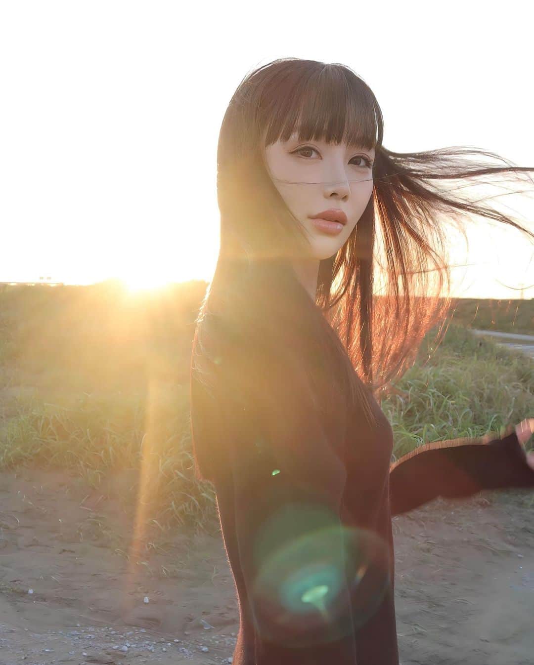 梯真奈美のインスタグラム：「あたたかなオレンジをいっぱい浴びて 癒しの波動に包まれる優しい時間🌅」