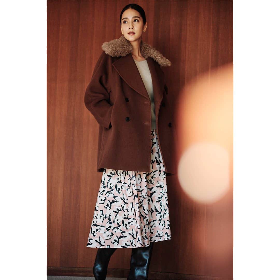 ロペのインスタグラム：「【WINTER LOOK Vol.2】 ⁡ 映画のシーンは女性の美しさと しなやかさが漂うSensualなシーンから クライマックスへ・・・ 女性らしさが香る上質なコートやニットはSensualなシルエットを上品に演出します。 肌寒くなるこれからのシーズンに 心から体を温めてくれるコレクション。 ⁡ J'aDoRe JUN ONLINEでご購入いただけます。 ⁡ ⁡ ⁡ @rope_jp @jadorejunonline  #look #冬コーデ #冬カラー #ロペ #ROPÉ #ropejp」