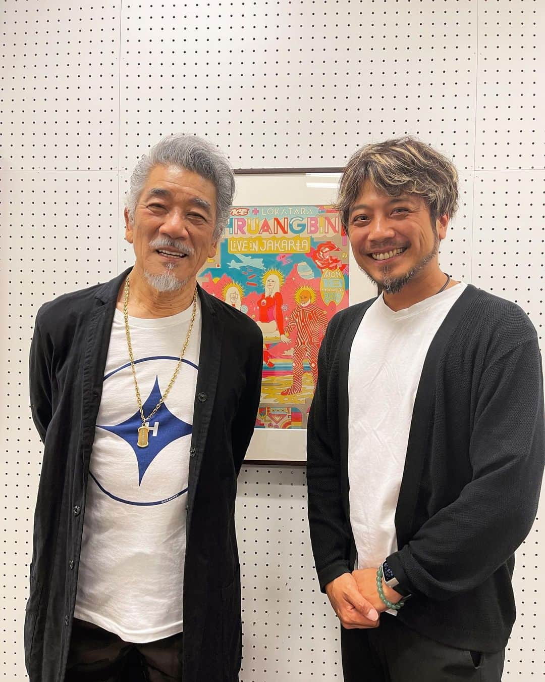 光永亮太のインスタグラム：「FM COCOLO「FRIDAY NIGHT JUNCTION」。  ゲストに宇崎竜童さんをお迎えしました！  めちゃくちゃお優しくて、 めちゃくちゃカッコいいお方でした！  ユーモアも交えながら貴重なお話の数々、ありがとうございました🙏  インタビュー聴き逃したという方は、 radikoのタイムフリーでどうぞ！  #フラジャン765 #FMCOCOLO765  @uzaki_ryudo」