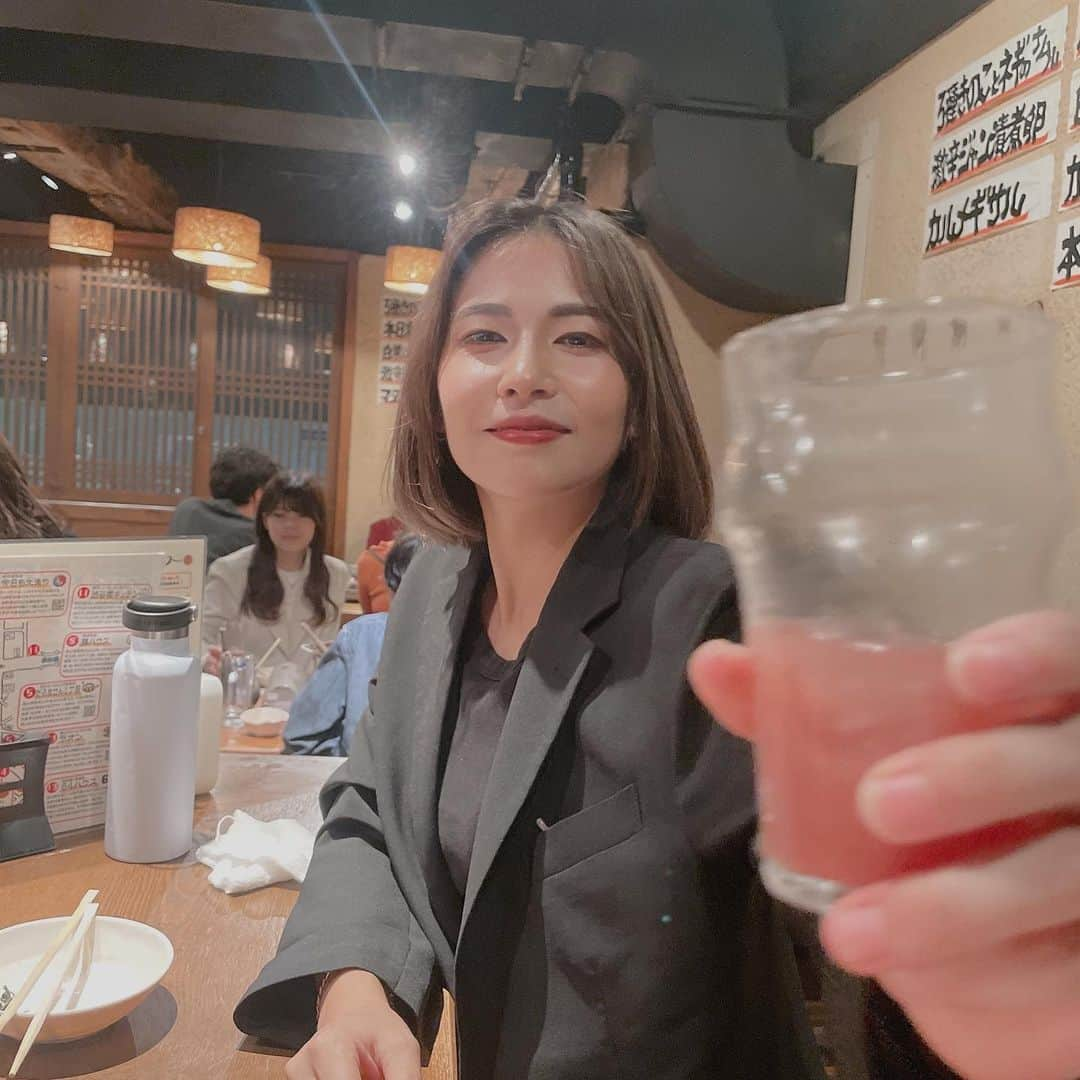 瀬川真帆さんのインスタグラム写真 - (瀬川真帆Instagram)「. TGIF! Have a great weekend all🌹  I drank some Makgeolli for the first time in my life🇰🇷  #korea #koreanstyle #makgeolli #ootd  #love #allblack #happy #friday #style  #먹방 #존맛 #오오티디」10月27日 19時29分 - magitoooo.desu