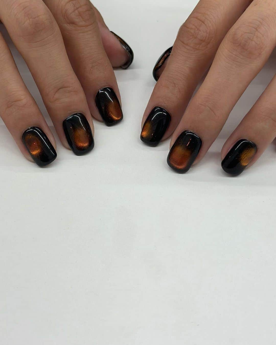 松山かなこさんのインスタグラム写真 - (松山かなこInstagram)「orange mag🍊  @beborn_tokyo  #nail #nails #naildesign #beborn #magnetnails #マグネットネイル」10月27日 19時30分 - kanakonaimen