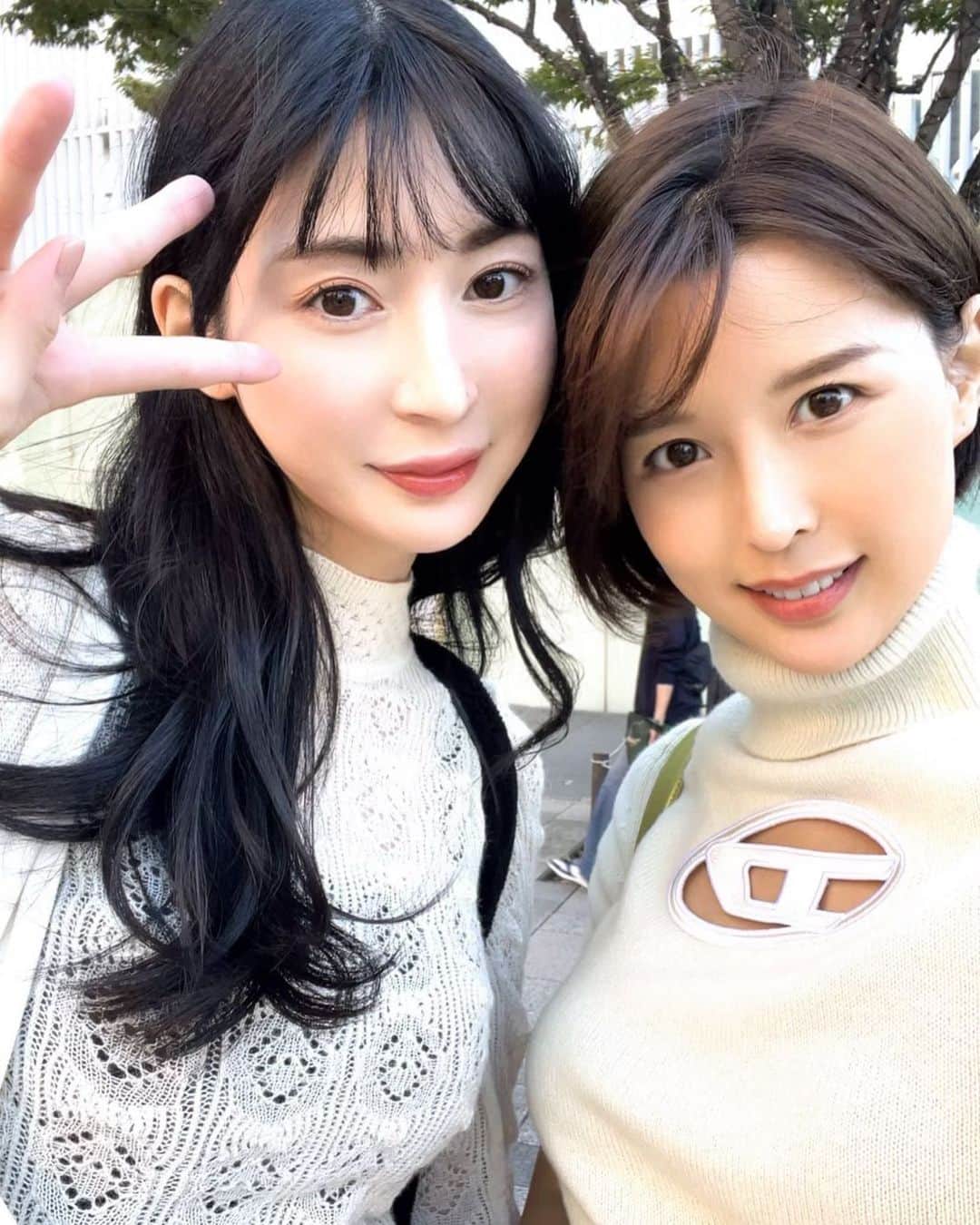 デコウトミリのインスタグラム：「久しぶりのつかさちゃん🤍 相変わらずめっちゃ可愛くて癒されました〜🙏✨  　 相談してないのに私服の色全身おなじでたかまり、ランチ食べてお散歩してたくさん語り合いました🤣(何をそんなに語ったのかは秘密です㊙️) 楽しかったぁ☺️🫶 次はフカヒレ食べに行きましょ〜🍜」