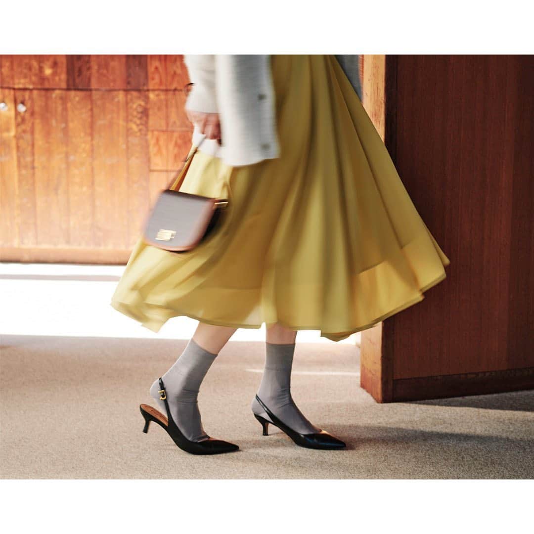 ロペのインスタグラム：「【WINTER LOOK Vol.2】 ⁡ 映画のシーンは女性の美しさと しなやかさが漂うSensualなシーンから クライマックスへ・・・ 女性らしさが香る上質なコートやニットはSensualなシルエットを上品に演出します。 肌寒くなるこれからのシーズンに 心から体を温めてくれるコレクション。 ⁡ J'aDoRe JUN ONLINEでご購入いただけます。 ⁡ ⁡ ⁡ @rope_jp @jadorejunonline  #look #冬コーデ #冬カラー #ロペ #ROPÉ #ropejp」