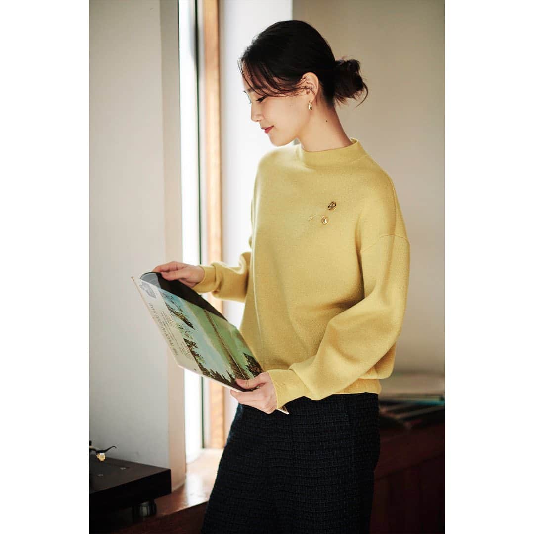 ロペのインスタグラム：「【WINTER LOOK Vol.2】 ⁡ 映画のシーンは女性の美しさと しなやかさが漂うSensualなシーンから クライマックスへ・・・ 女性らしさが香る上質なコートやニットはSensualなシルエットを上品に演出します。 肌寒くなるこれからのシーズンに 心から体を温めてくれるコレクション。 ⁡ J'aDoRe JUN ONLINEでご購入いただけます。 ⁡ ⁡ ⁡ @rope_jp @jadorejunonline  #look #冬コーデ #冬カラー #ロペ #ROPÉ #ropejp」
