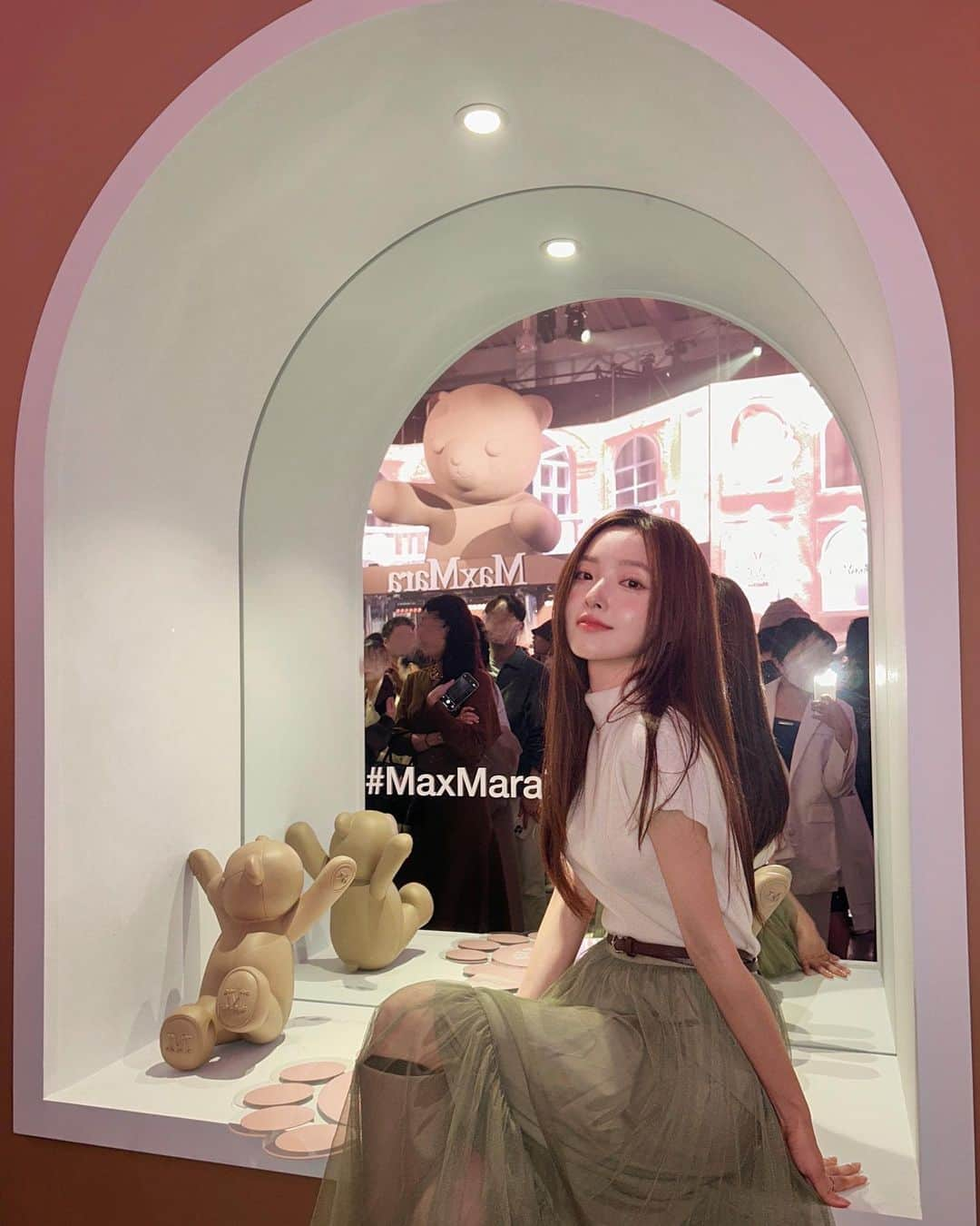 キム・ナヒさんのインスタグラム写真 - (キム・ナヒInstagram)「막스마라 테디 코트의 10주년을 축하하며🐻🤎@maxmara   #MaxMaraTeddyTen #maxmara」10月27日 19時42分 - knhs2