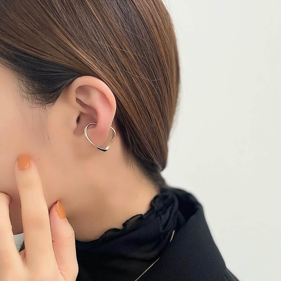 starjewelry_pressさんのインスタグラム写真 - (starjewelry_pressInstagram)「-WINTER LIMITED- TONE OF LOVE / EAR CUFF  洗練されたディテールで描く”大人のハート”。 甘く可憐なモチーフを気兼ねなく取り入れられるのは、 大人でも似合うように計算された造形ならでは。 素材、デザインの異なる3種からお気に入りを見つけて。  #starjewelry #スタージュエリー #winter #holiday #limitedmodel #winterlimited #toneoflove #sequence #earcuff #イヤーカフ #pierce #ピアス #jewelry」10月27日 19時44分 - starjewelry_press