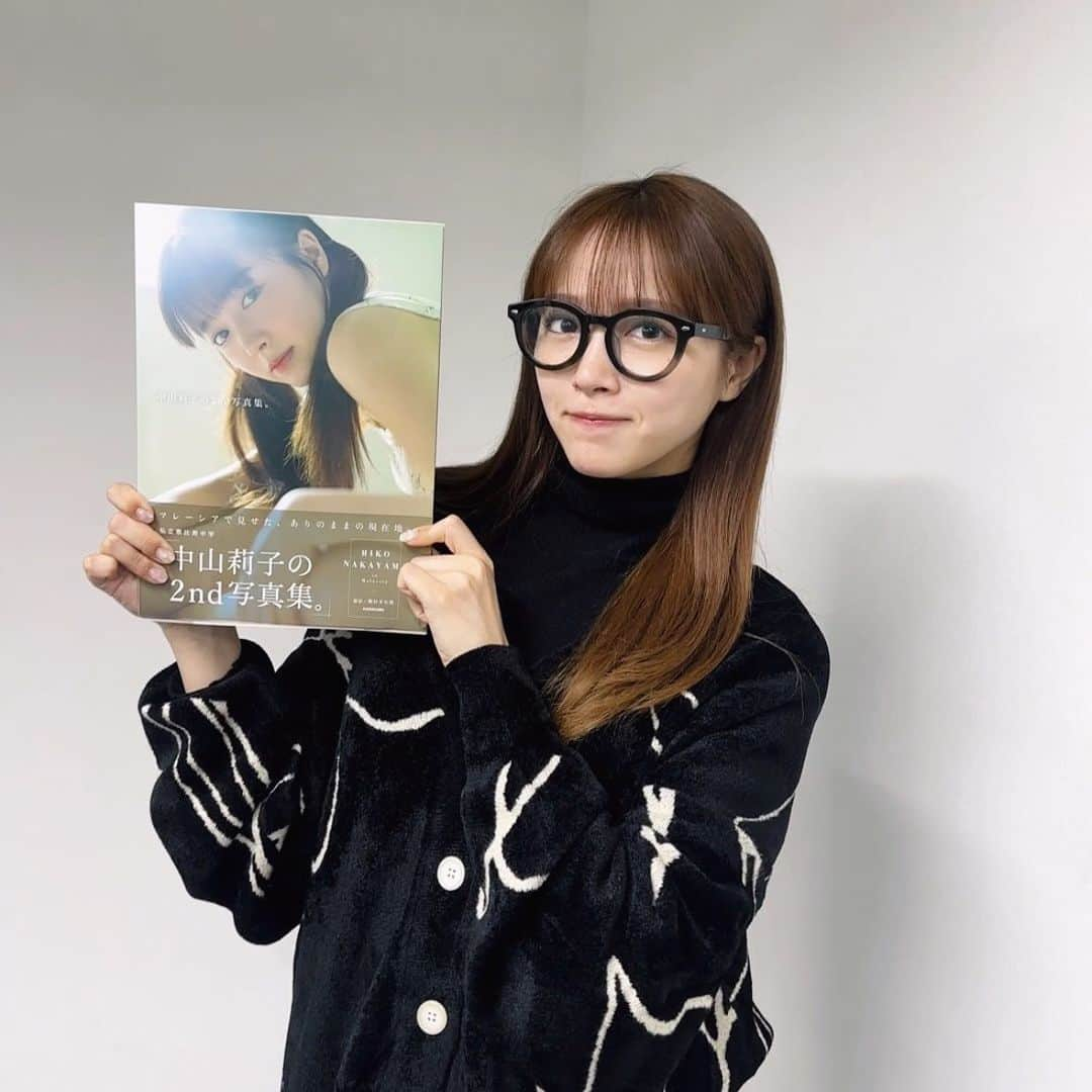 中山莉子のインスタグラム：「→ 中山莉子の2nd写真集。 本日発売になりました！ ⁡ 2nd写真集を出せる事、当たり前ではなく本当に大変な事だと実感しています。 ⁡ １つの夢が叶いました！ 本当に全ての皆様に感謝しています！ ⁡ これからも頑張るぞ！えいえいお~！💪🏻 ⁡ #中山莉子の2nd写真 #写真集 #マレーシア」