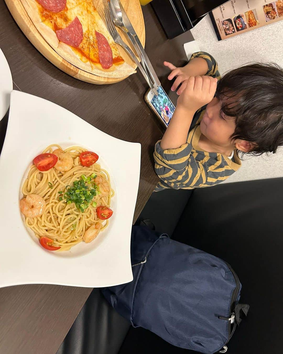 世手子さんのインスタグラム写真 - (世手子Instagram)「#PR Going out with a new backpack🎒 We ate pizza and pasta🍕🍝 A backpack that is compact but can hold a lot（＾_＾） @joyfeel.online  #favori#楽天 #ファッション# レディース > バッグ#リュックサック でお出かけ(^ ^) コンパクトだけど結構入るからオススメ(*≧∀≦*) カラー多数🩵 私はネイビーにしました（≧∇≦） #洋食酒場g10 #東京グルメ で息子とディナー 今週もお疲れ様でした♪」10月27日 19時54分 - rojide