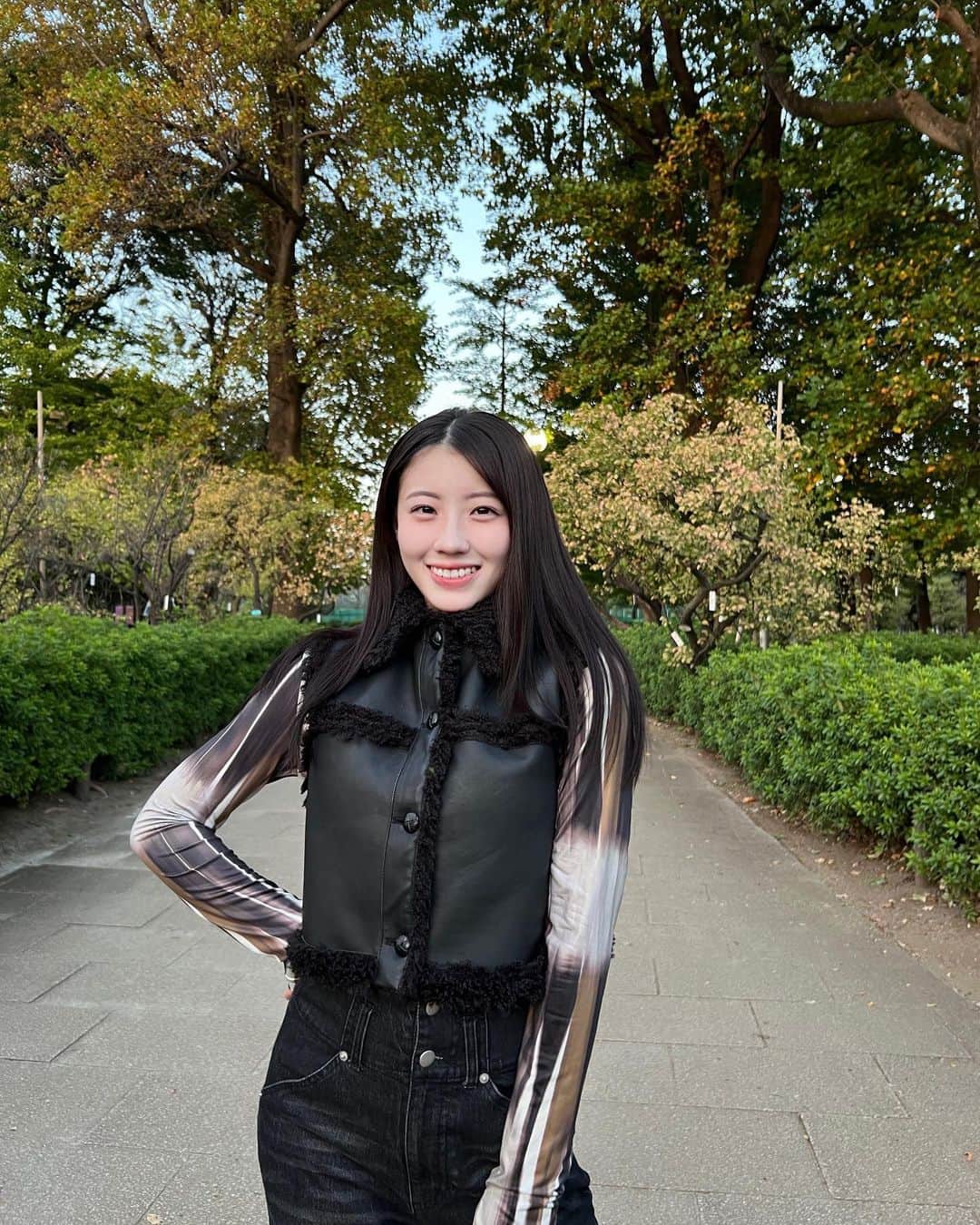 仲本愛美さんのインスタグラム写真 - (仲本愛美Instagram)「この洋服お気に入りだからメイクも雰囲気合わせてみた🫢 どうかな？🥱」10月27日 20時03分 - manamana_kimono