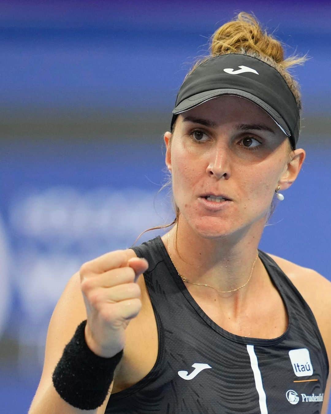 WTA（女子テニス協会）のインスタグラム：「Through to the semifinals 👉  @biahaddadmaia defeats Garcia, 6-1, 7-6(4) to advance out of the group stage and into the final four in Zhuhai!   #WTAEliteTrophy」