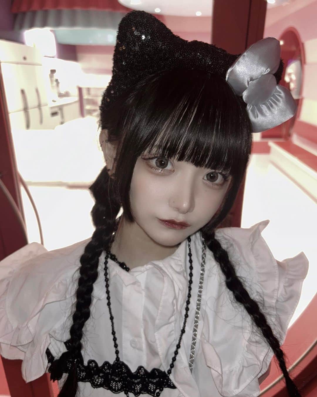 猫宮まつりのインスタグラム：「初ユニバ、ホラーナイトでゾンビに泣かされて尻餅をつく・・・」