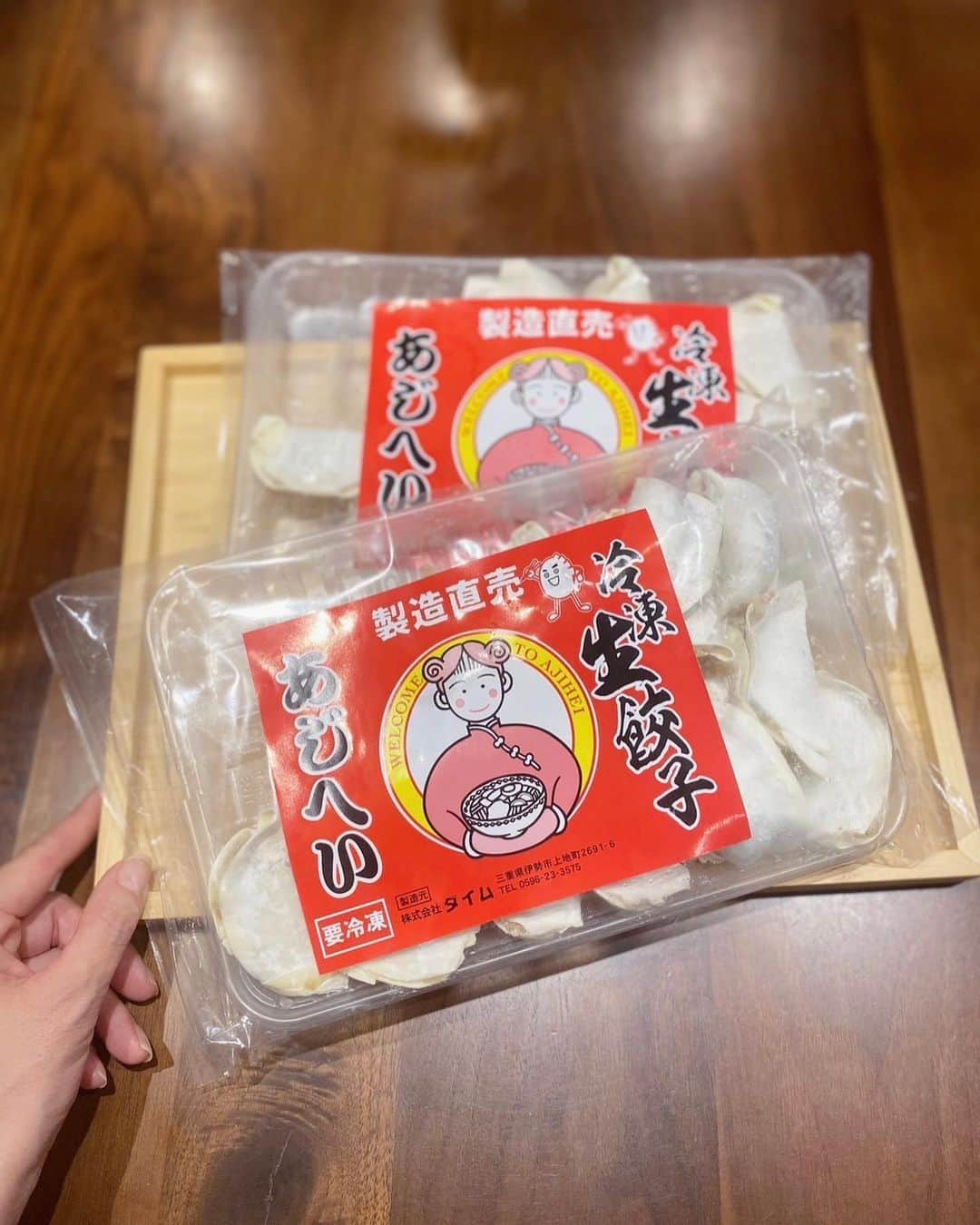 大谷朋子さんのインスタグラム写真 - (大谷朋子Instagram)「♡ * 餃子好きな我が家では、 夜ご飯に餃子をよく食べます！ * 今回は2023年7月にリリースした、 日本の“良いモノ”を集めた食品通販サイト 「Hinoichi」で、東海地方で有名な 「あじへい餃子」をお取り寄せ🥟 * 餃子あじへいは、東海地方に拡大しているチェーン店で三重県のソウルフード！ 東海地方では1日に2万個以上売れているという大人気餃子。 * 自社工場から一つ一つ直送していて、 お肉は味平独自の黄金比率でブレンドされていて、野菜は国産野菜をたっぷり使用！ 皮はブランド小麦を使用して、薄皮にこだわって作られています。 * 外はパリッ！！ 中はじゅわ〜🥟🥟 * お肉たっぷりで食べ応えあります。 息子もパクパク食べていました♪ * 紅生姜を添えるのが伊勢餃子の食べ方 だそうで、この組み合わせは初めてでしたが美味しかったです！ * 生産者の思いが伝わる逸品を 全国にお届けするHinoichi🗻 公式LINEを登録すると入荷・出店情報の情報がいち早く受け取れるので、ぜひチェックしてみてください。 * * #PR #あじへい餃子  #Hinoichiあじへい餃子 #Hinoichi #餃子 #餃子好き #ギョーザ #伊勢餃子」10月27日 19時59分 - tomoko_ohtani