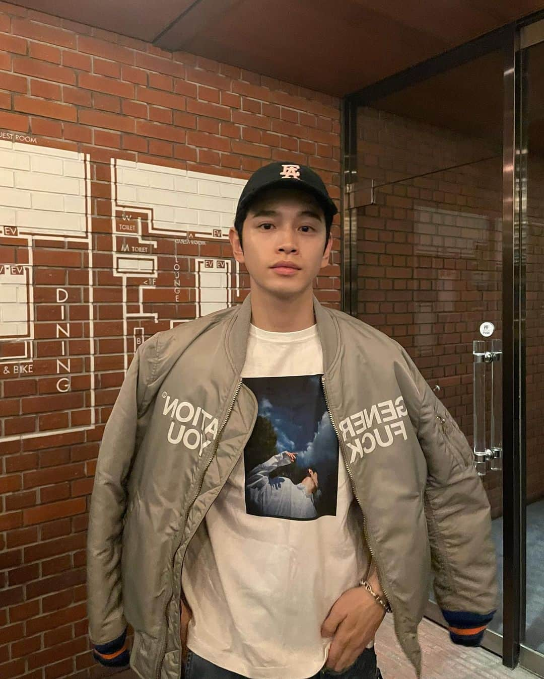 鈴木康介さんのインスタグラム写真 - (鈴木康介Instagram)「Tシャツもデザインしました👕 皆さんゲットしてくれましたか？ 僕のこだわりが詰まったTシャツになってます！ お揃いしましょ〜！ ちなみに僕の着てるのはMサイズです✌️」10月27日 20時00分 - lespros_kosuke