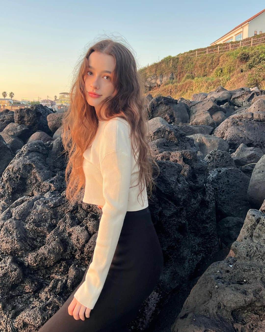ダシャ・テゥアランのインスタグラム：「제주도♡사랑해용₊˚⊹ I love this place so much~」