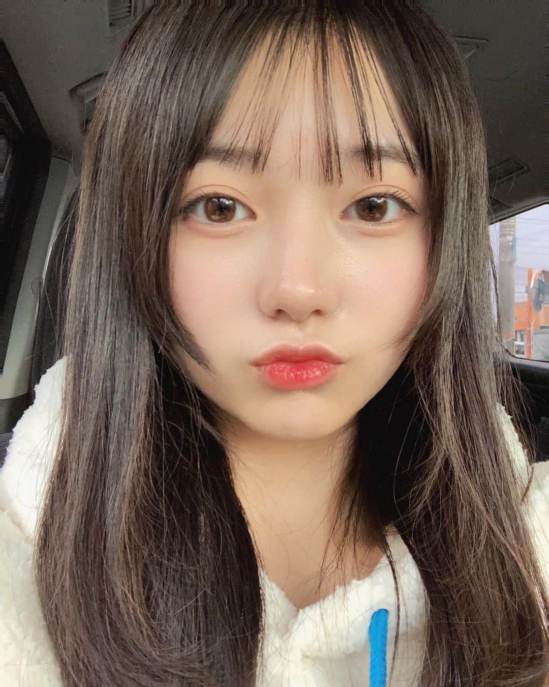 のインスタグラム：「にゅっ。  #レイヤーカット #ワンホンメイク  #韓国コスメ  #ピンクメイク」