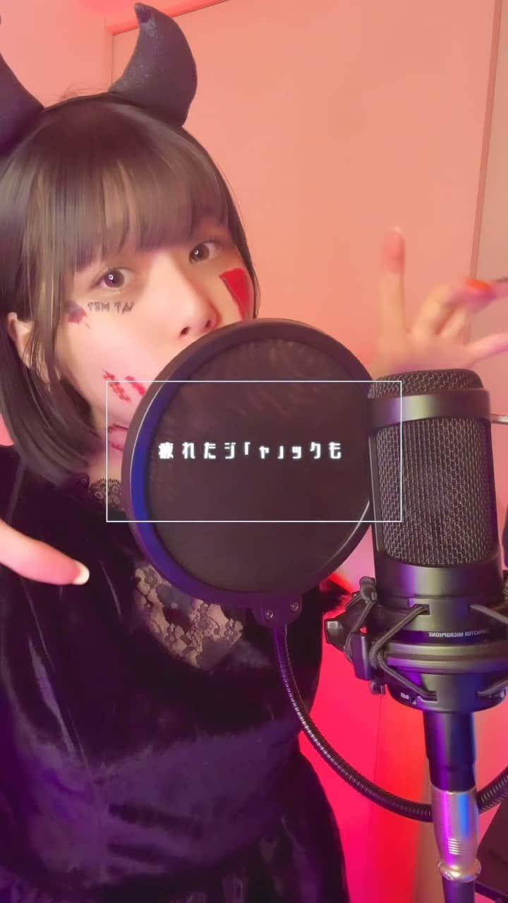 ゆーりのインスタグラム：「ハロウィンだから歌ったよー👻みんなはハロウィン当日何するー？🎃🦇🕸 #歌ってみた  #happyhalloween」