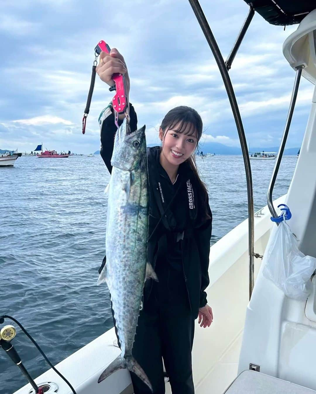 月野有菜のインスタグラム：「お友達と釣りに行ってきました‪🎣‬  たくさん釣れて嬉しかったです🐟✨」