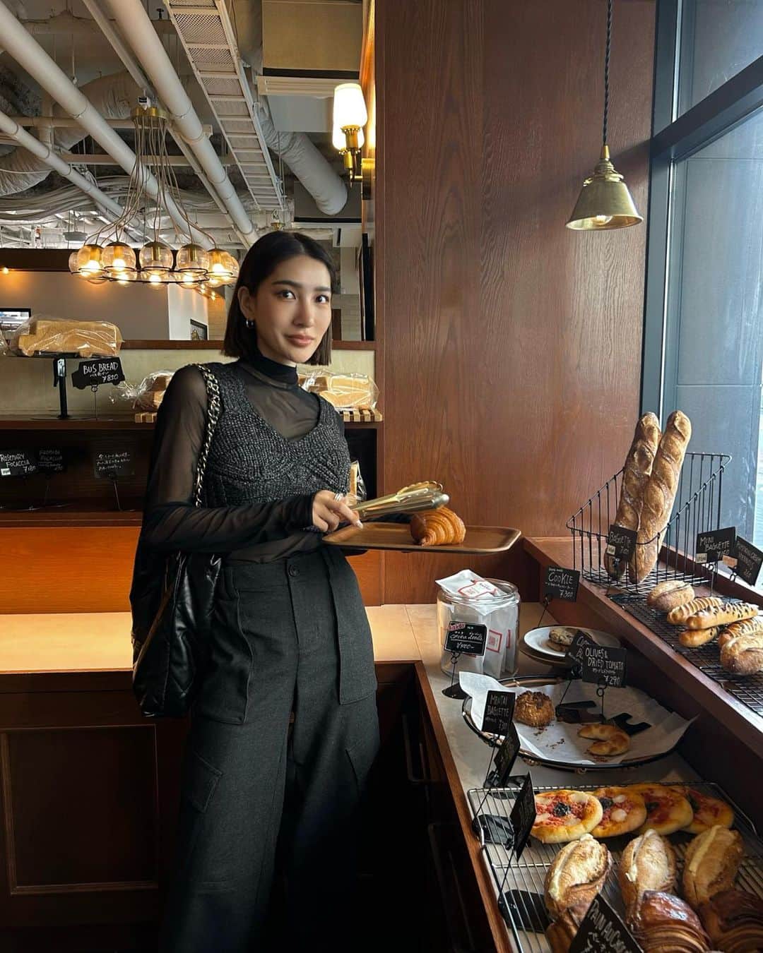 HARUEのインスタグラム：「🥐🥖  息子にパン買って帰りまーす☺️」
