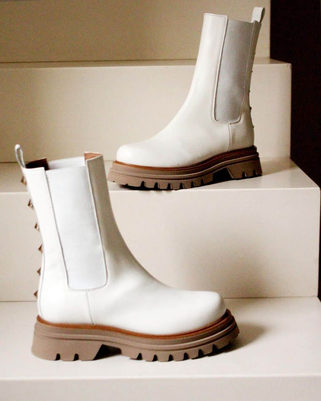 ジャンカルロパオリさんのインスタグラム写真 - (ジャンカルロパオリInstagram)「Season ready to walk on the road. Hi Combat Boots available on our website. Shop now.  #GiancarloPaoli #FallWinter23 #Shoes #Collection」10月27日 20時20分 - giancarlopaoli