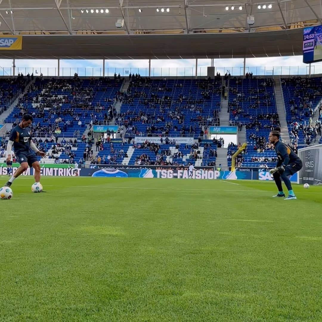 オリヴァー・バウマンのインスタグラム：「Final Fokus 💯 🧤 ⚽️ 🥅」