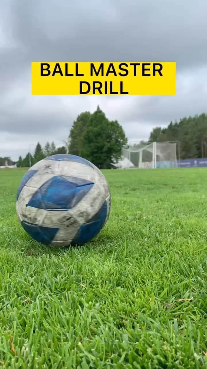 阿部豊のインスタグラム：「BALL MASTER 😎⚽️#soccer #football #futebol #futbol #tutorial #soccerdrills #footballskills #サッカー」