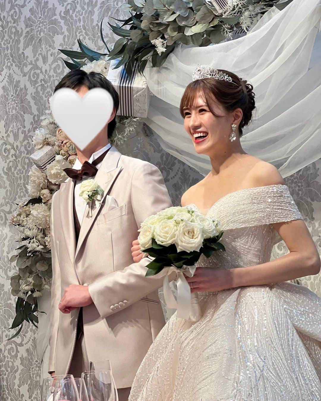 沢井里奈さんのインスタグラム写真 - (沢井里奈Instagram)「⠀ ⠀ 先日、さやかちの結婚式でした💍💐  さやかちの人柄溢れる とっても素敵な結婚式でした🥹💕💕 あたたかく幸せな気持ちになりました🥰  さやかちがとっても綺麗で 本当にお姫様だった👑👗💕💕 披露宴会場もとにかく可愛い空間でした🎀🫧 ベビちゃんにも初めて会えて癒された👶🏻🌸  呼んでくれてありがとう☺️💓💓 末永くお幸せに💎✨  dela1期生のれいなっち🧡かずさ💛あいみ🤍 さやかちも一緒に余興でGGUを踊れて 感慨深かったです😢💕💕  さやかちは、大阪から名古屋に通ってたから よく私のお家に泊まってて🏡✨ 一緒に過ごす時間も長くて 当時を思い出して懐かしくなりました🧸💝 ⠀ ⠀ #happywedding #結婚式」10月27日 20時19分 - sawairina