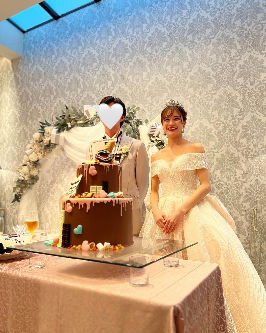 沢井里奈さんのインスタグラム写真 - (沢井里奈Instagram)「⠀ ⠀ 先日、さやかちの結婚式でした💍💐  さやかちの人柄溢れる とっても素敵な結婚式でした🥹💕💕 あたたかく幸せな気持ちになりました🥰  さやかちがとっても綺麗で 本当にお姫様だった👑👗💕💕 披露宴会場もとにかく可愛い空間でした🎀🫧 ベビちゃんにも初めて会えて癒された👶🏻🌸  呼んでくれてありがとう☺️💓💓 末永くお幸せに💎✨  dela1期生のれいなっち🧡かずさ💛あいみ🤍 さやかちも一緒に余興でGGUを踊れて 感慨深かったです😢💕💕  さやかちは、大阪から名古屋に通ってたから よく私のお家に泊まってて🏡✨ 一緒に過ごす時間も長くて 当時を思い出して懐かしくなりました🧸💝 ⠀ ⠀ #happywedding #結婚式」10月27日 20時19分 - sawairina