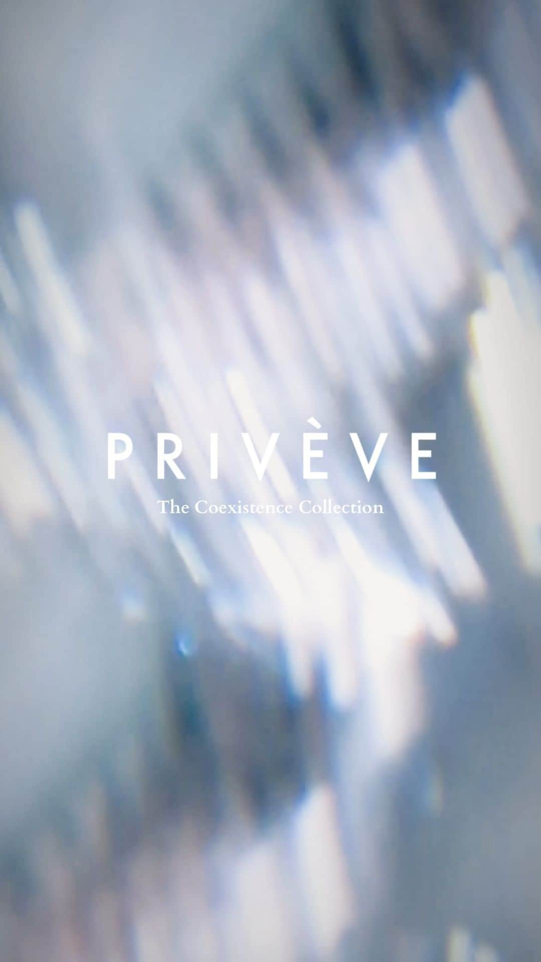 金光みり愛のインスタグラム：「今季の @priveve_priveve のLOOK VIDEOは私が撮影、編集をしてる❄️ まだいろんなパターンを公開予定🤍 イメージしていた通りのものが撮れて、 とってもお気に入り🪡  そしてこのアウターが販売を早期終了しそうなので まだの方は @priveve_priveve の インスタライブアーカイブからURLゲットしてね🧸」