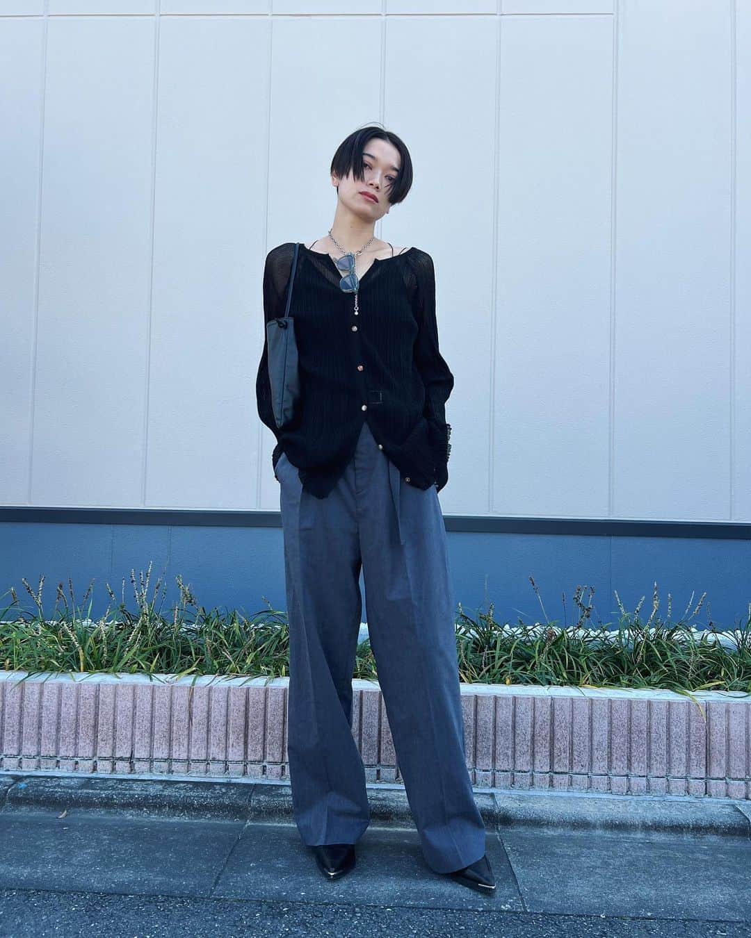 岩本ライラのインスタグラム：「今日もお疲れ様でした！  @alm._official  本当に形とデザインが素敵なブランド  @superiorcloset_ined_official  シワにならないのありがたい 紐ベルトでキュッと簡単にウエスト調整できる  @searoomlynn_official  なんでも合うからよくきちゃう  明日は子供達はじめての運動会💪🏼 家族総出で見守るたのしみ笑  #キョウノシフク」