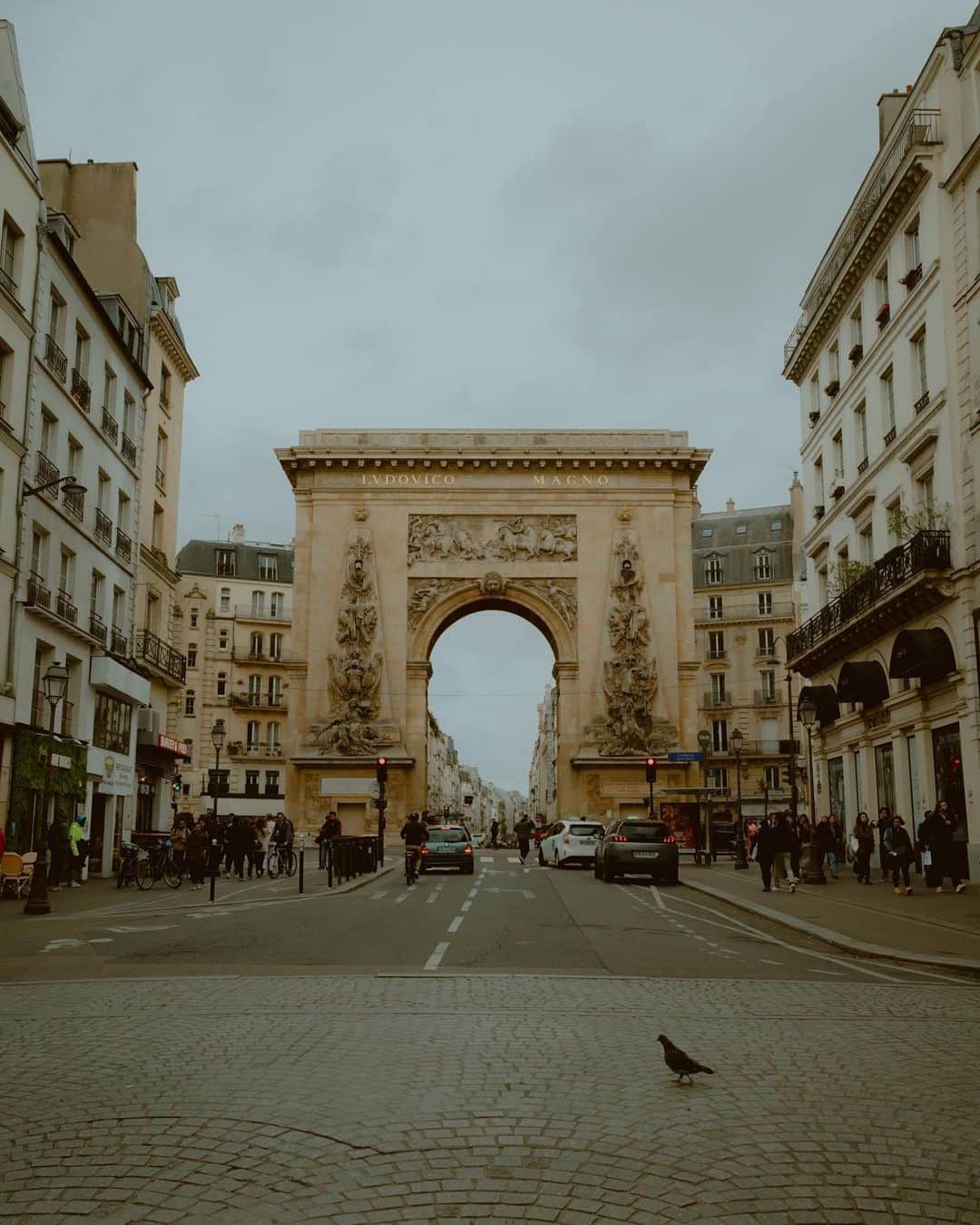 Putri Anindyaさんのインスタグラム写真 - (Putri AnindyaInstagram)「From Tuileries to République //   Another moments from last saturday in Paris. Sometimes we just need to pause some moments we see.」10月27日 20時26分 - puanindya