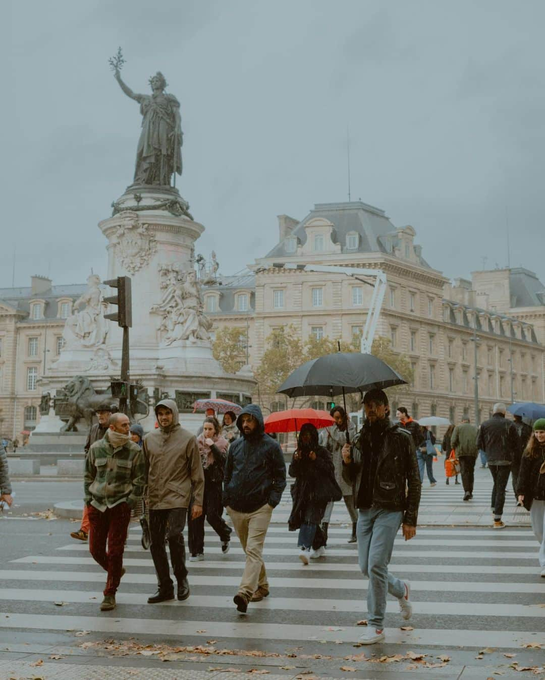 Putri Anindyaさんのインスタグラム写真 - (Putri AnindyaInstagram)「From Tuileries to République //   Another moments from last saturday in Paris. Sometimes we just need to pause some moments we see.」10月27日 20時26分 - puanindya