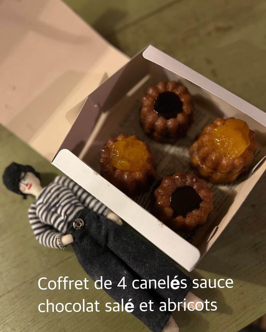 cafe.de.lafet&mon.magasinさんのインスタグラム写真 - (cafe.de.lafet&mon.magasinInstagram)「bonjour  本日もご来店いただき誠に有難う御座いました。  明日も宜しくお願い致します。  明日のランチデセールは  カヌレ塩チョコレートソース　カシア風味 カヌレアプリコットソース　オレンジ風味 アイリッシュチーズケーキ ザッハトルテ  となっております。  どうぞ宜しくお願い致します。  #ガレットカフェ #カヌレ  #ザッハトルテ  #チーズケーキ」10月27日 20時38分 - cafe.de.lafet