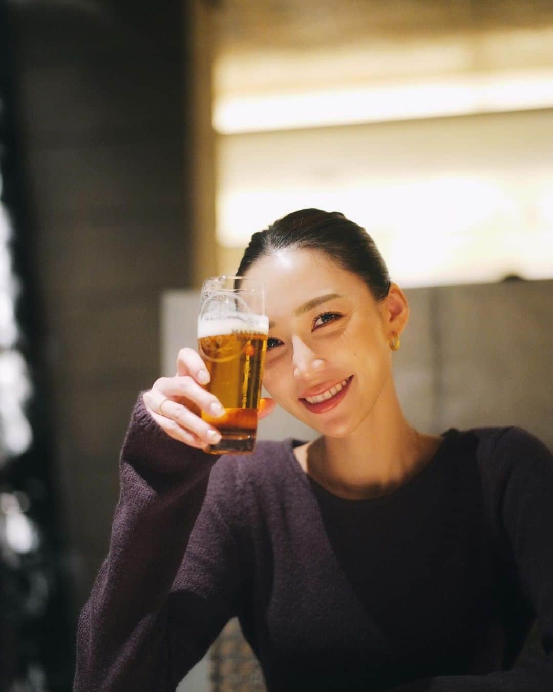 中島ケイカさんのインスタグラム写真 - (中島ケイカInstagram)「TGIF🤹🏽‍♀️  金曜日お疲れさま〜 ビールはたまにの1杯だけがルール。(飲めないだけ)🤭 📷最後。  ニットワンピースはブラウン着てみた🤎体のラインに沿うように作ったからスタイルよく見えちゃうね🫣 ロングブーツ合わせだとちょっぴり大人。 ローファー合わせも可愛いよ🤍  #outfit #ootd #fashion #ambient #ambientxkc #ambient23aw_kc #louisvuitton #prankproject」10月27日 20時31分 - kathy_tan529